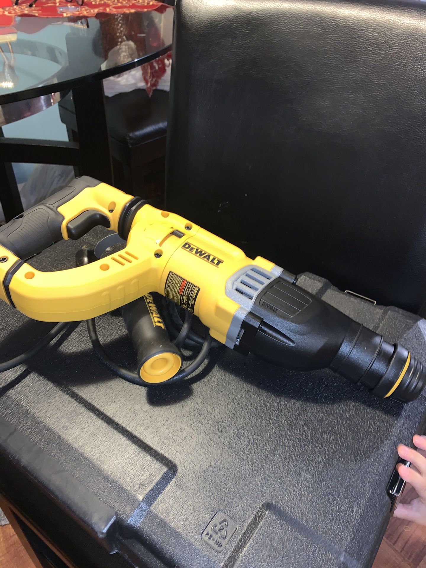 DEWALT 20-Volt MAX XR Lithium-Ion 1 in. Cordless SDS-Plus Brushless D-Handle Concrete & Masonry Rotary Hammer