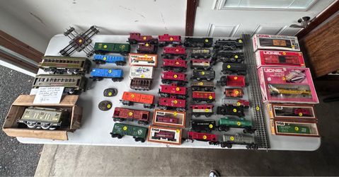 Vintage Lionel & Tyco Model Train Collection – Engines, Cars, Accessories – Individually or Full Lot – Make an Offer