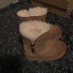 UGG Botas Para Niña. Size 7