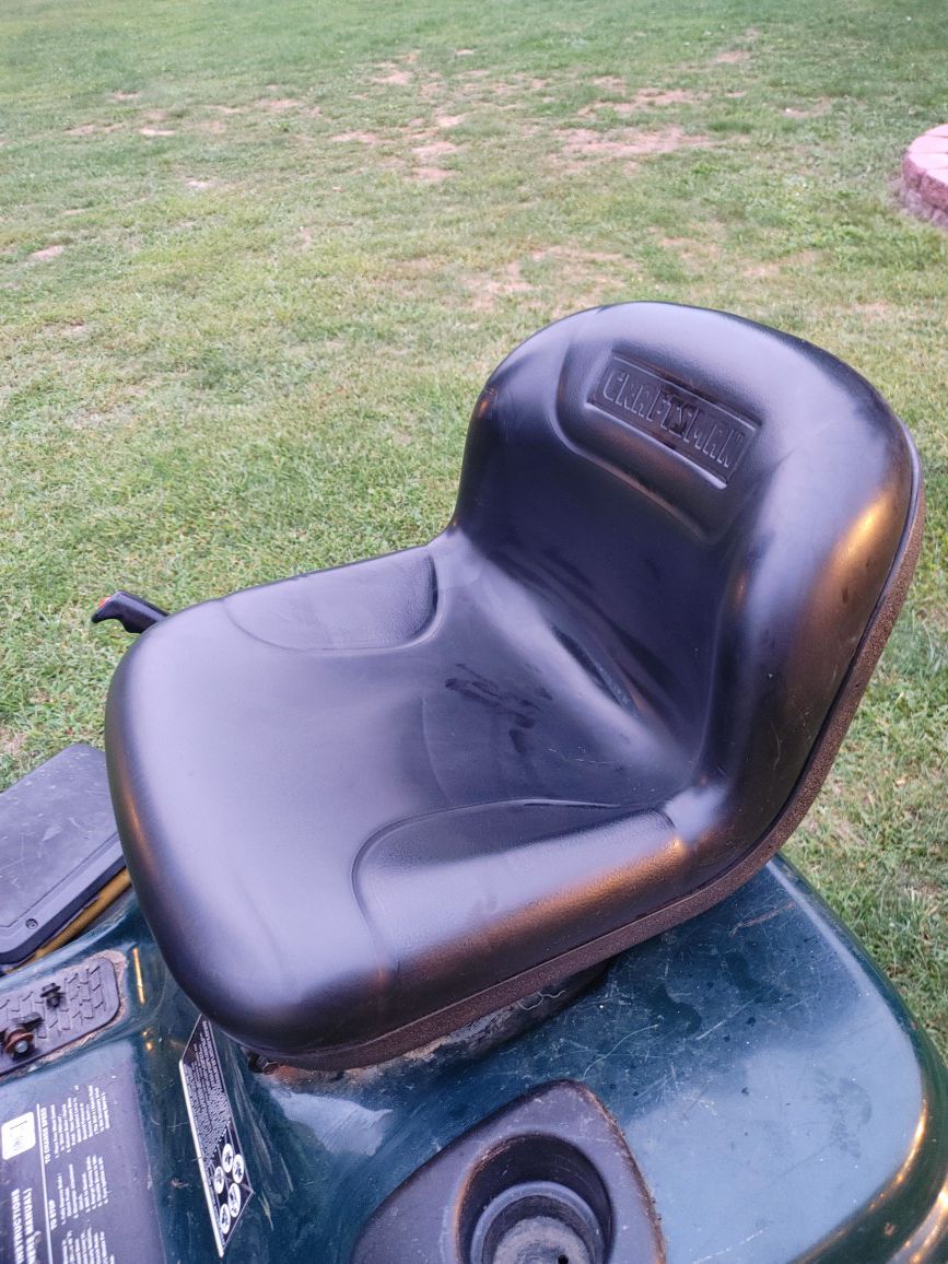 Craftsman seat for lawn tractor