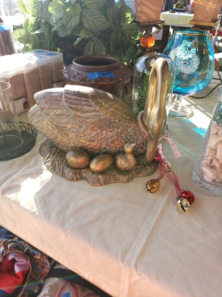 Soild Brass Swan