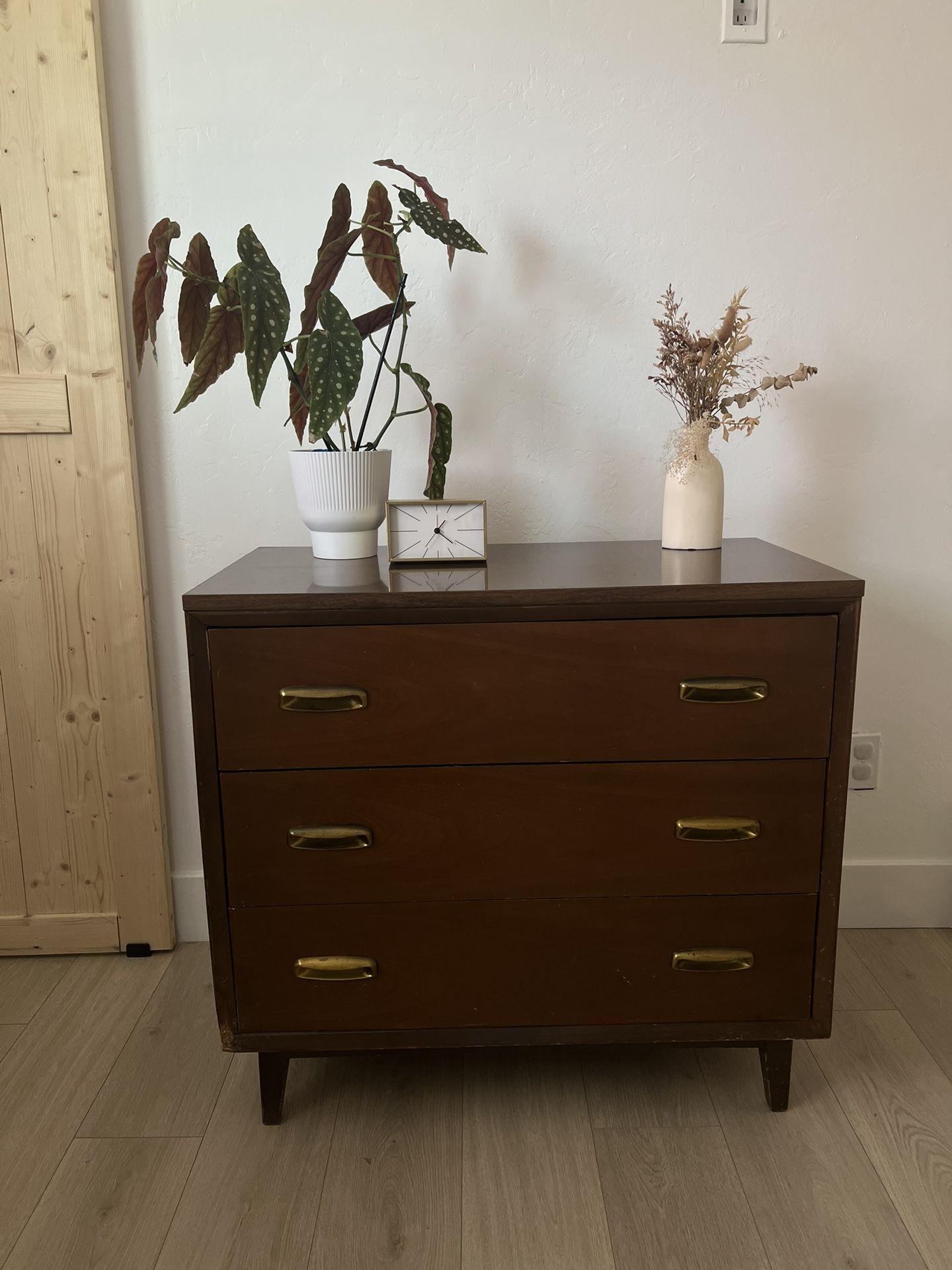 MID CENTURY DRESSER