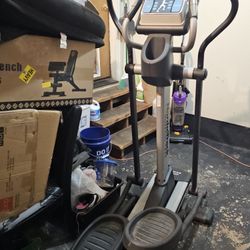 Elliptical.  Nordic Track 1300 Commercial