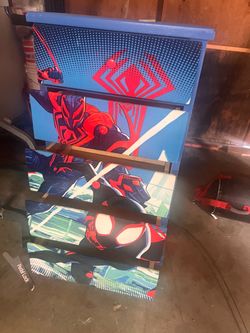 Spider-Man dresser