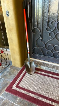 round point digging shovel. Just Used One Time , So Brand New