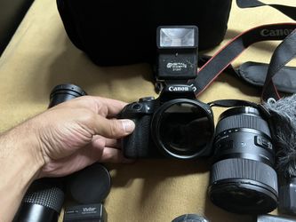 Like New Cannon Rebel T7 EOS With Extra