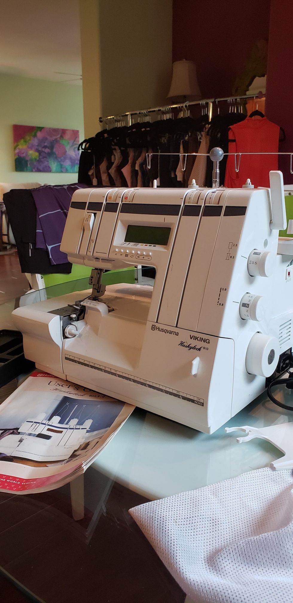Husqvarna 910 Serger with extra feet, book and thread. for Sale in