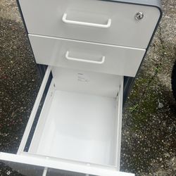 Metal filing Cabinet
