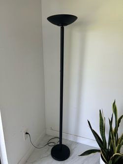 2 Metal floor lamps fully functional
