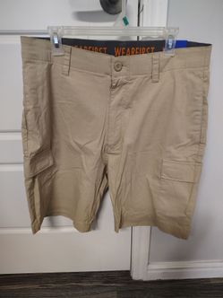Mens WearFirst Cargo shorts ( NEW ) tan / beige. Waist Size 36.