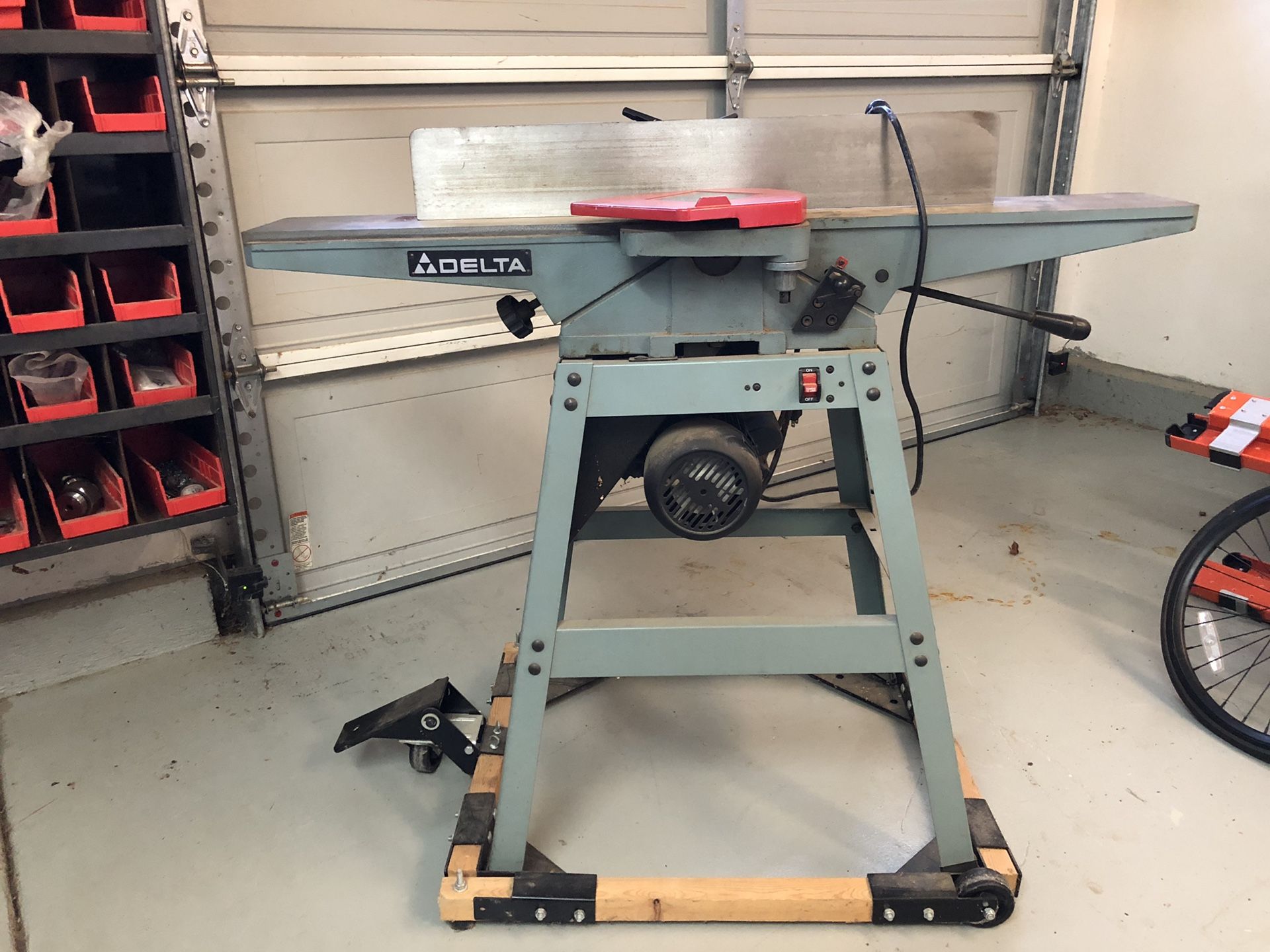Delta Model 37-190 6-in Bench Jointer Open Stand