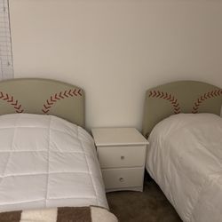 Twin Beds, Baseball Theme