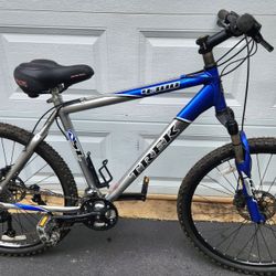 Trek 4300 Disc , Aluminum Mountain Bike 