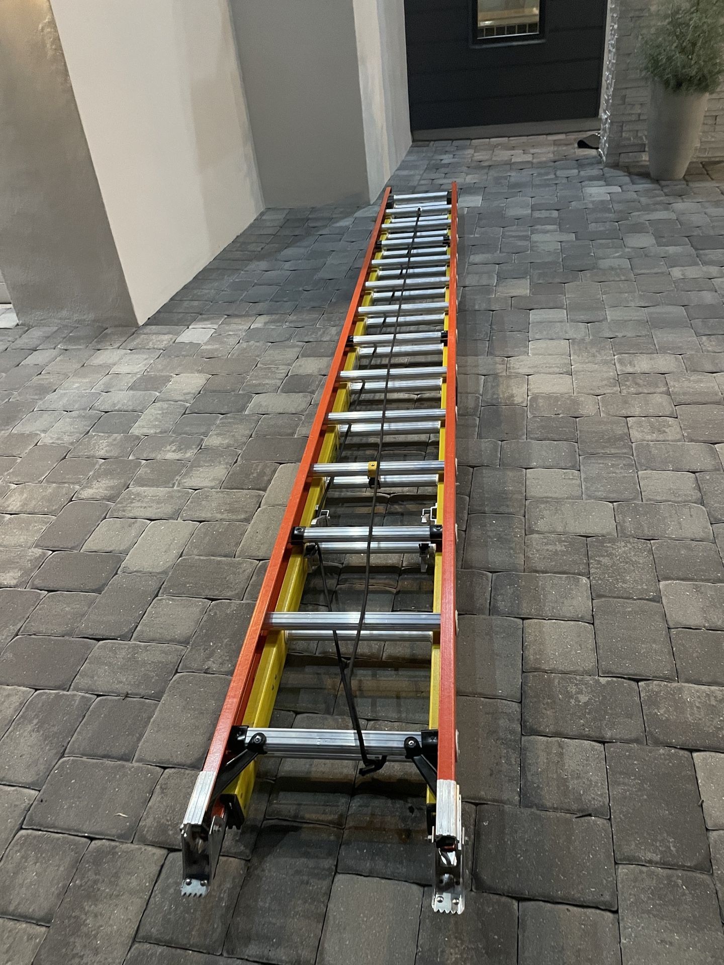 Werner Glidesafe 28ft Extension Ladder