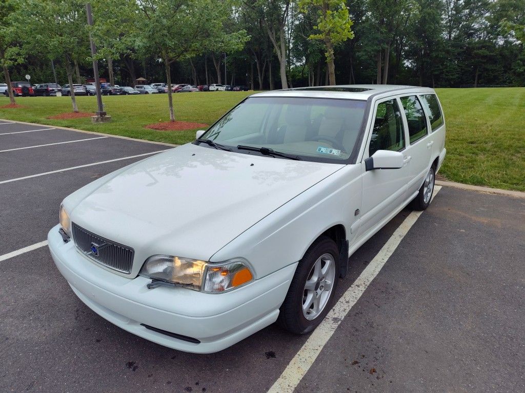 Volvo V70  Senior Citizen Owned