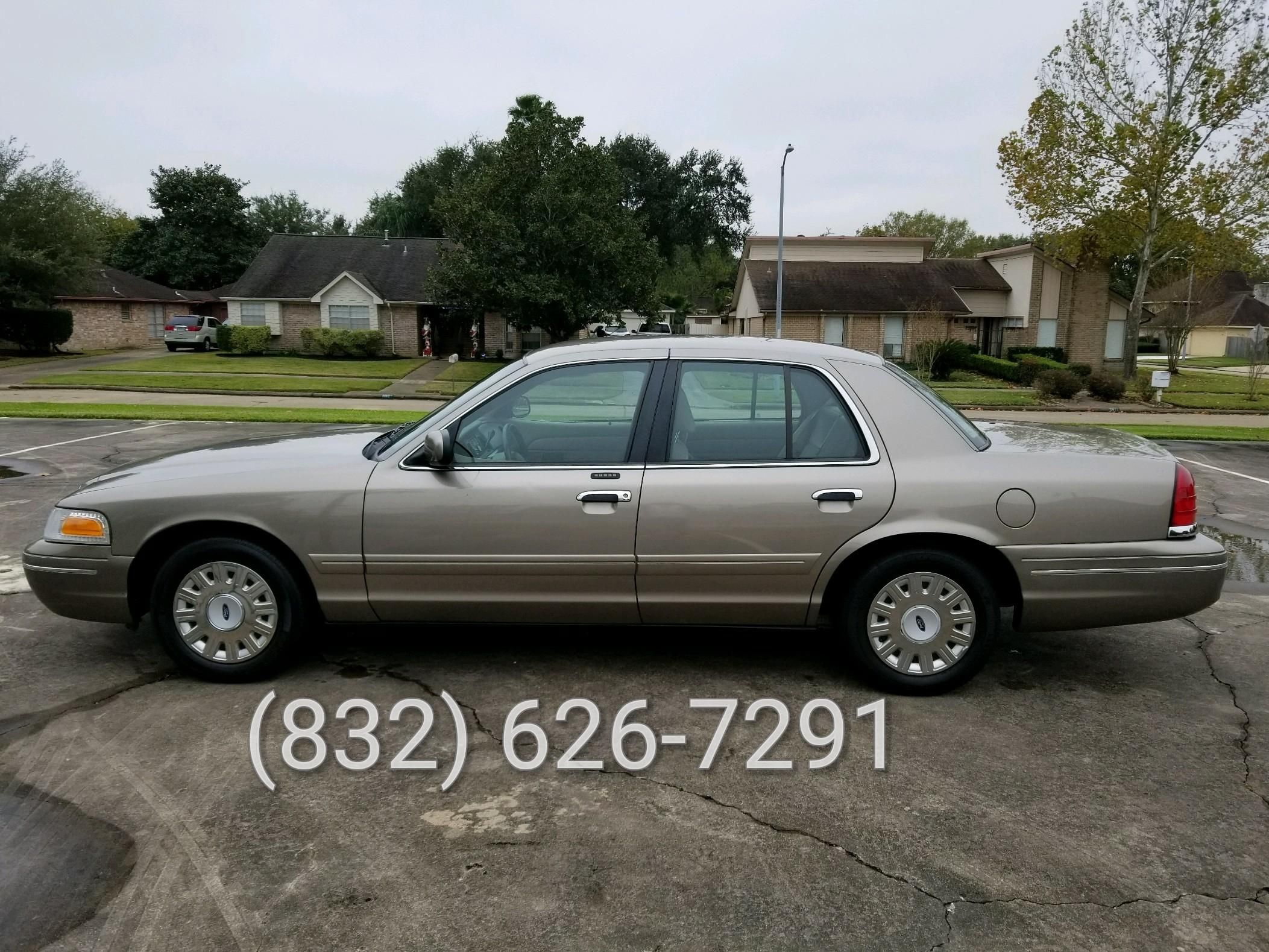 2003 Ford Crown Victoria.. Low Miles. Clean Title.. 3000 OBO