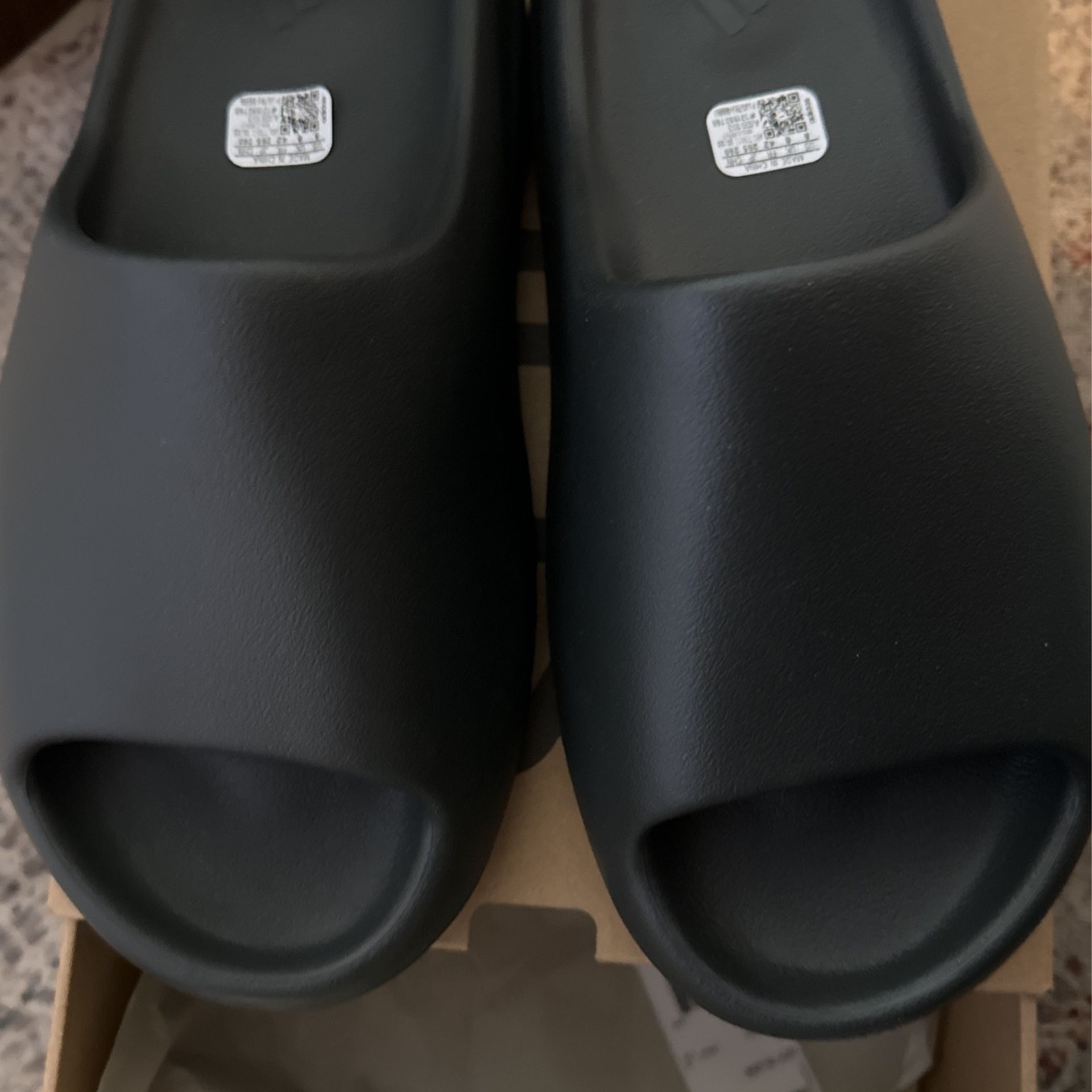 Yzy Slides Size 8 $100