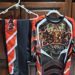Mens large custom-designed tiger-themed paintball or sports jersey and pants set