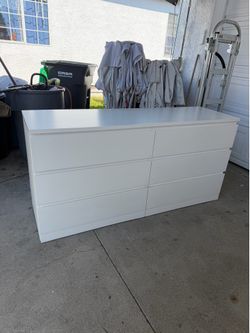 6 drawer white dresser !