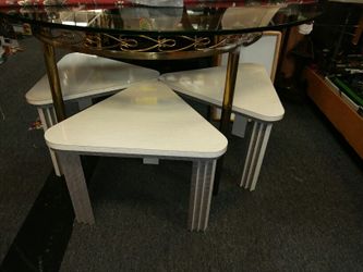 Set of 2 end tables....