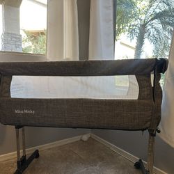 ✨ Mika Micky Bedside Sleeper Bassinet – Excellent Condition