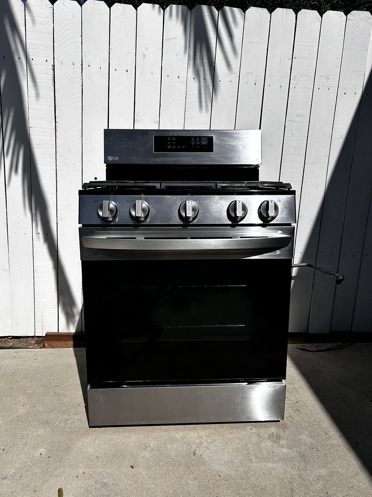 LG Thin Q Gas Convection Smart Oven With Air Fry