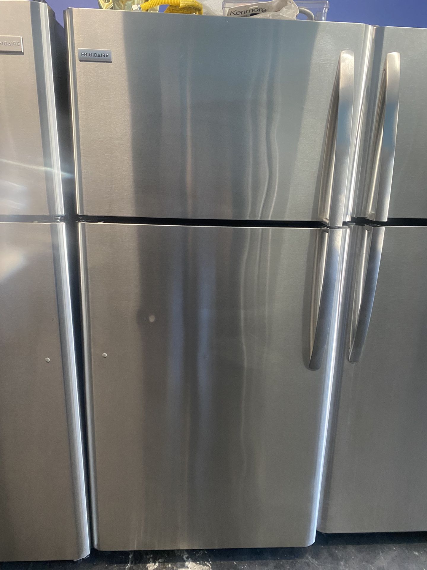 REFRIGERADOR TOP AND BOTTOM SSTTEL FRIGIDAIRE 30” Inch Width