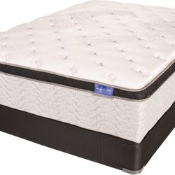 Pillow Top Mattress! Queen Sized!