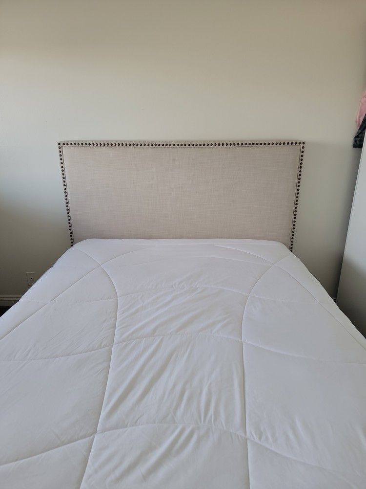 queen bed for sale