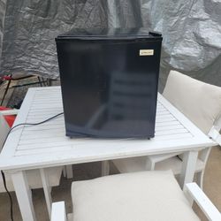 Mini refrigerator