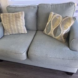 Raymour & Flanigan Rooms 2 Go Seafoam Blue 2-Seat Couch Freshly Vacuumed with Pillow