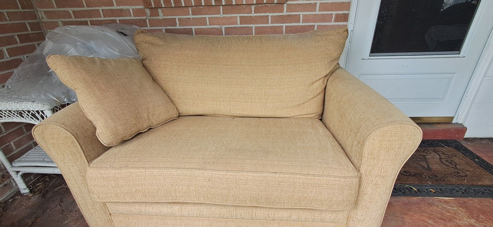 Love Seat With Pull Out Single bed
