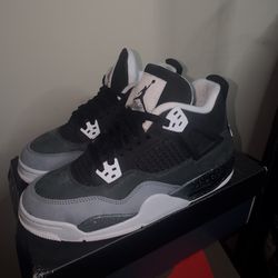 Jordan 4s