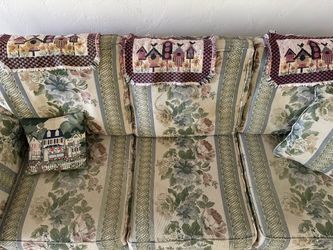 *FREE* Floral Grannycore Couch