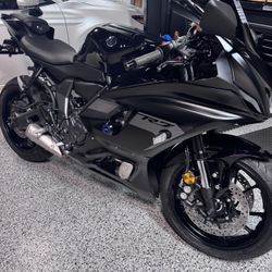2025 Yamaha -R7 Under 5 Miles 