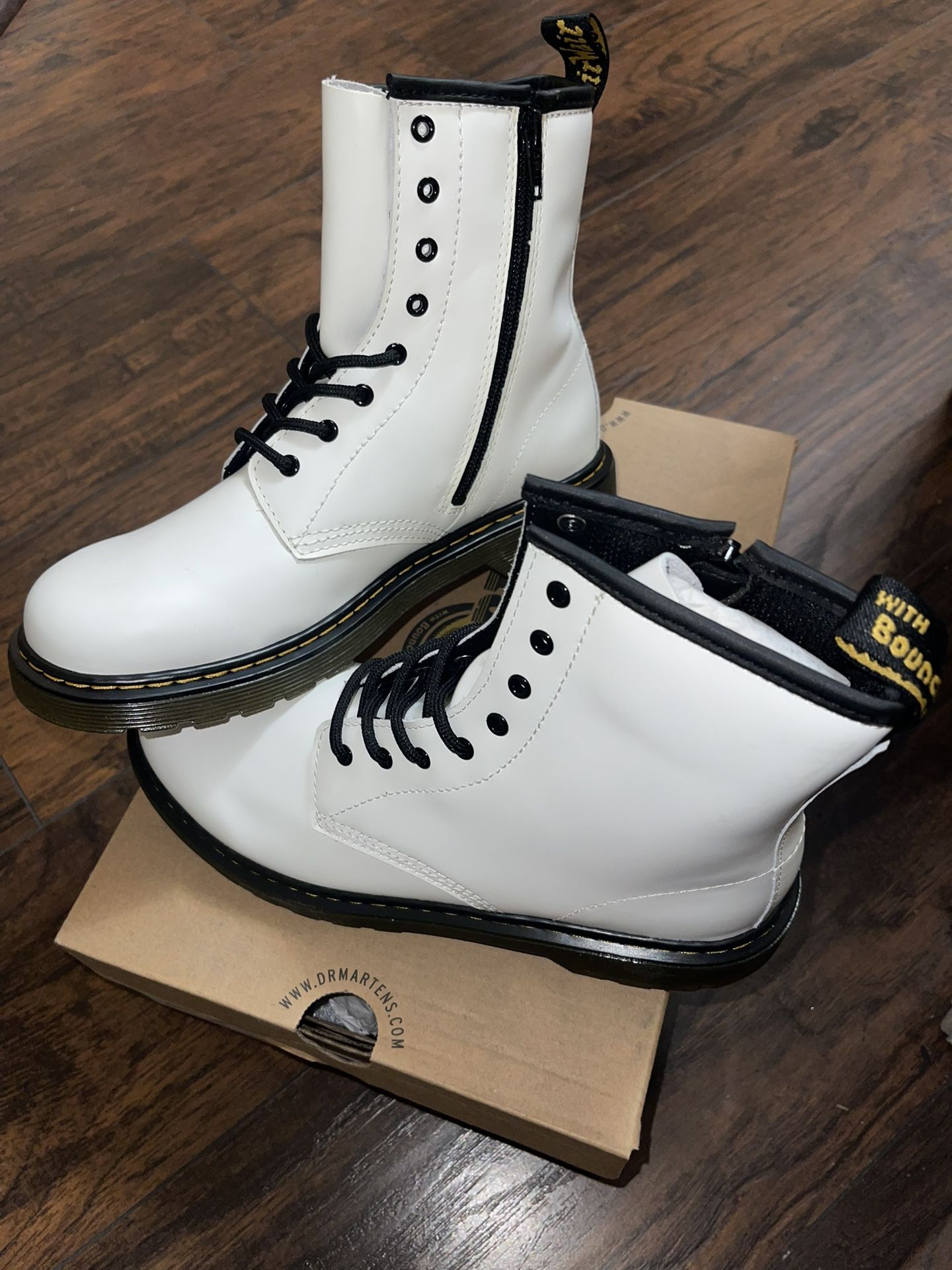 Dr. Martens Boots Size 7 Women’s Brand New
