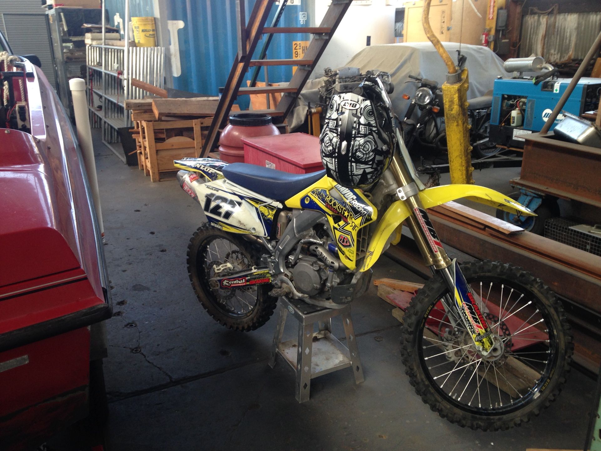 450 dmz dirt bike for sell all race out bike nothing on it is stock