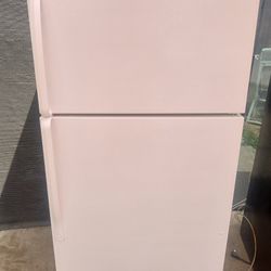 Whirlpool Refrigerator Medium Size Capacity 