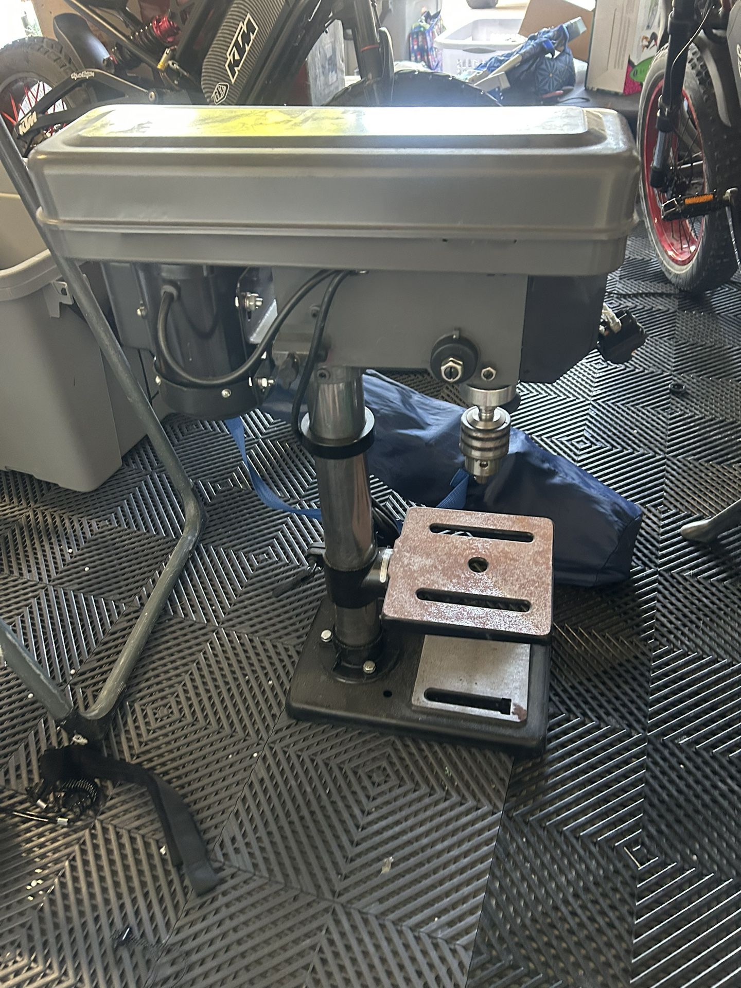 CENTRAL MACHINERY 8" 5 SPEED BENCH DRILL PRESS