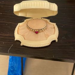 Speidel Miss Mignon jewelry display box w/Braclelet