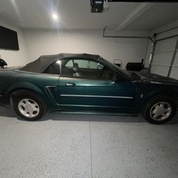 (Price Drop!!) 2000 Ford Mustang