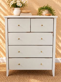 Cottage Charm | Distressed White 5-Drawer Dresser
