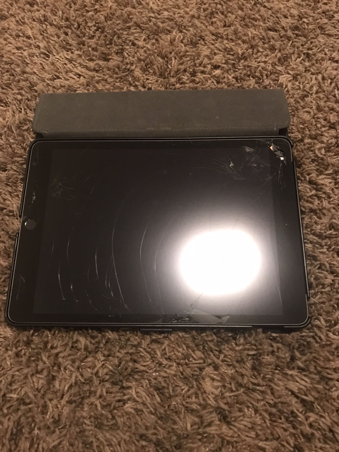 iPad 8th Gen For Parts Has Broken Screen
