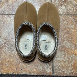 Slipper Uggs / Size 8 In Woman