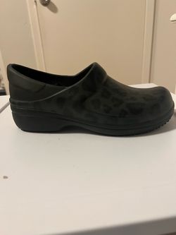 Clogs brand new size 8
