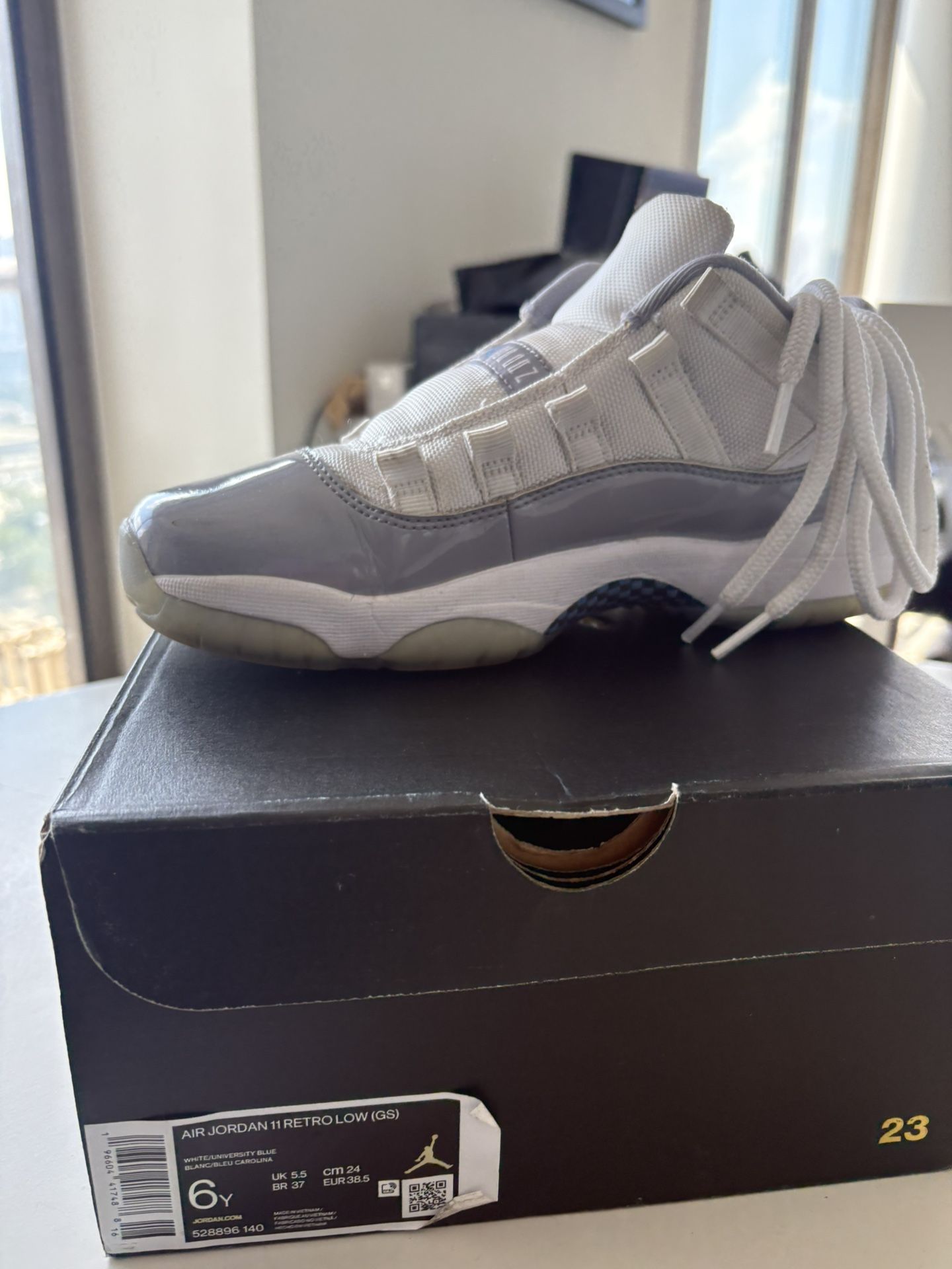 AIR JORDAN 11 RETRO LOW (GS) Size 6