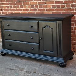 Dresser/ Sideboard 