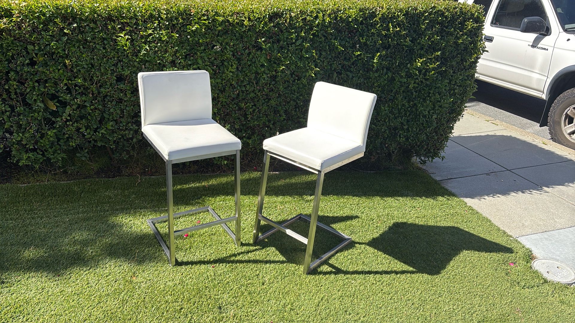 White High stools/ Chairs