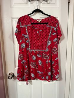 Women’s Blouse Size 2X Short Sleeve.  Lightweight material.  Brand Style & Co.  Preowned good condition.  Smoke free home