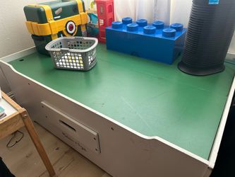 Melissa and doug table